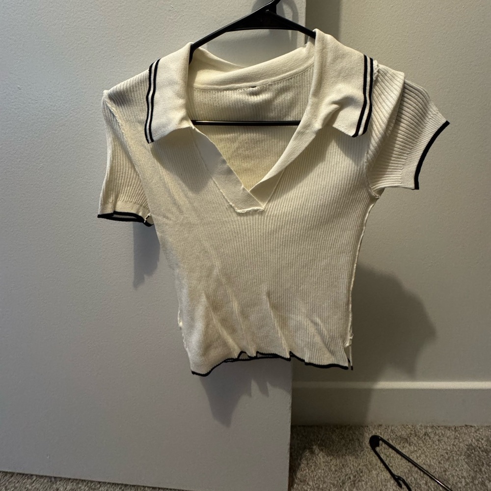 Knit golf style polo with black piping